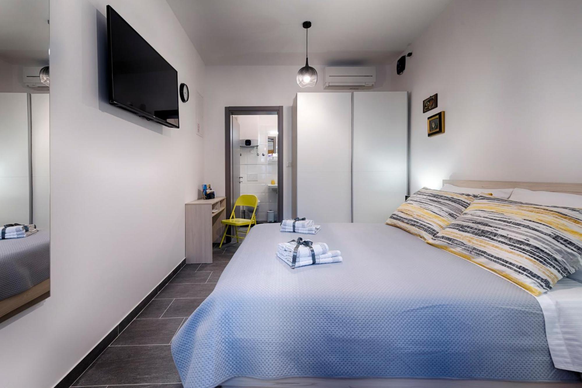 En Suite Room Demaria Komiža Exterior foto